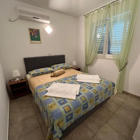 Lana Appartamento Nečujam