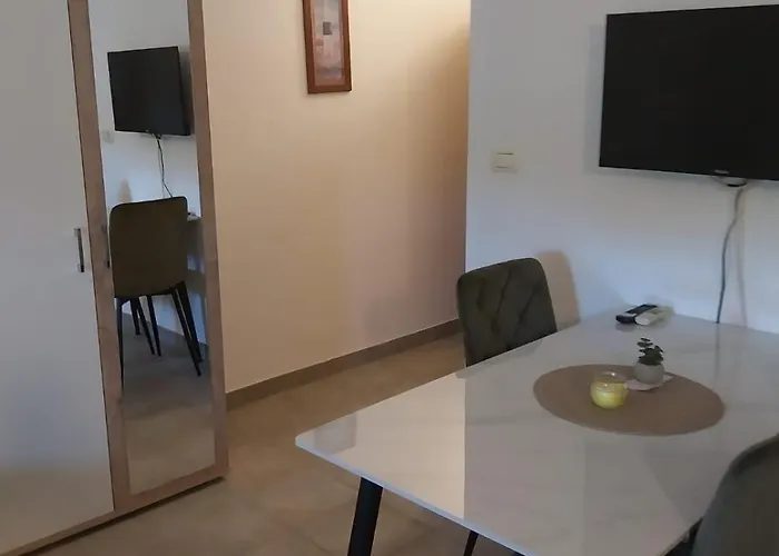 Lana Nečujam