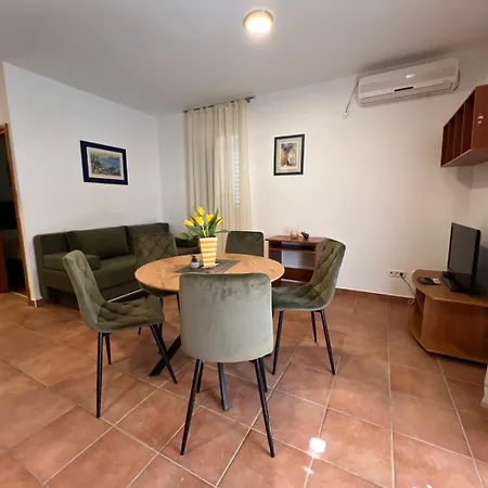 Lana Apartman