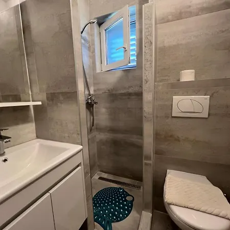 Lana Apartment *