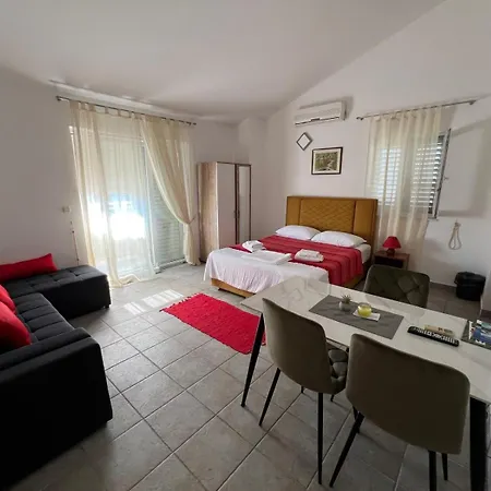 Apartment Lana *