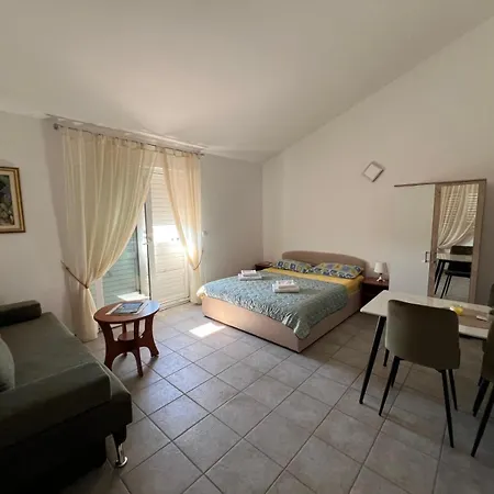 Lana Apartman