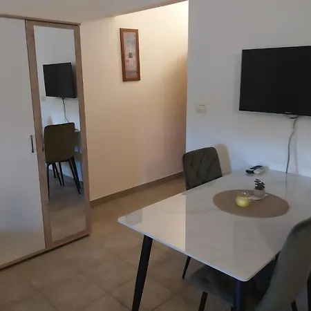 Lana Nečujam