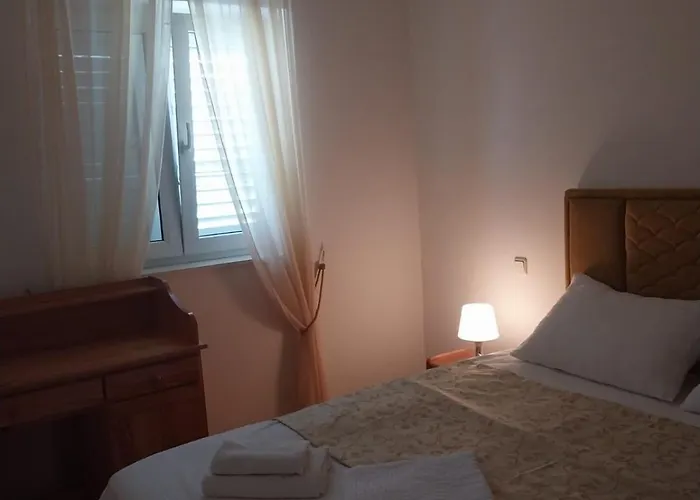 Lana Nečujam